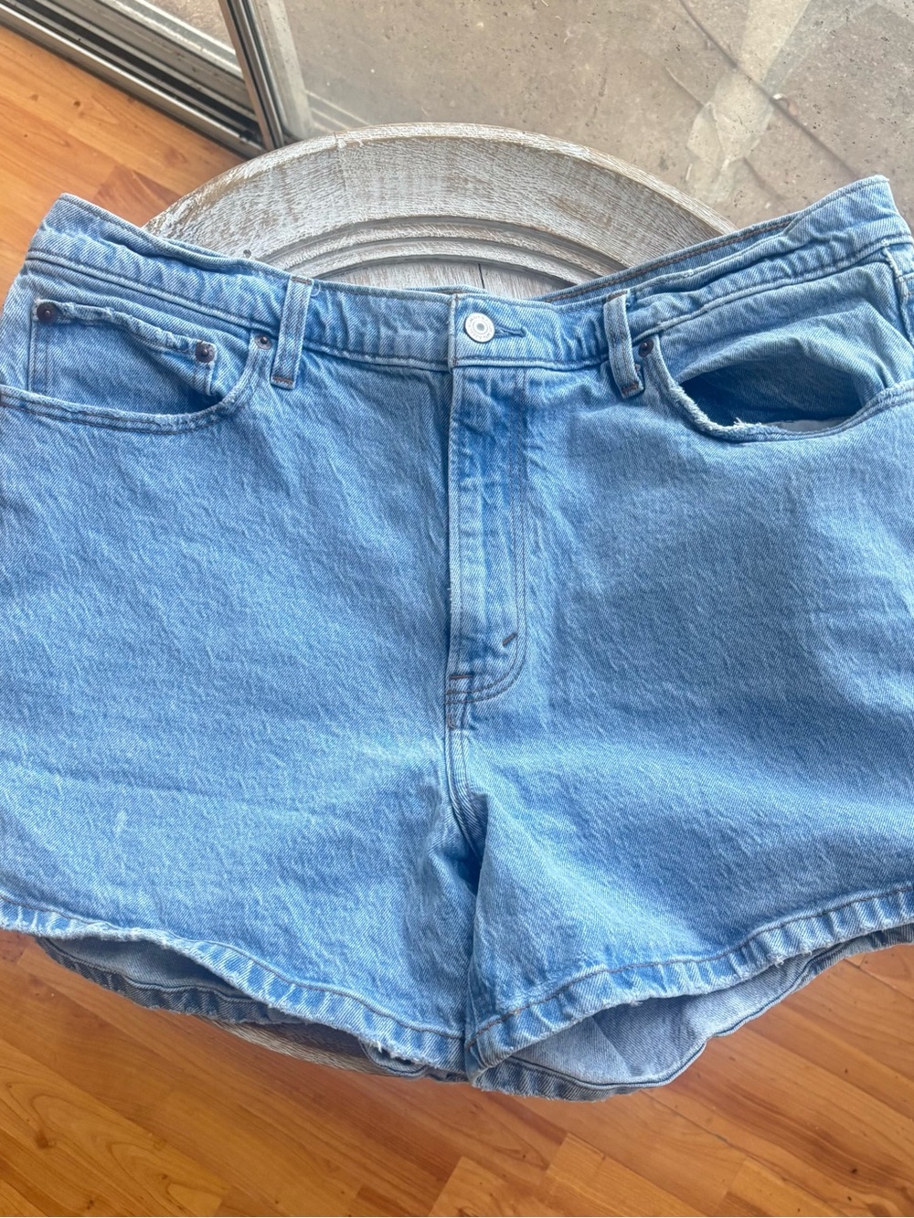 Abercrombie & Fitch Mom Shorts